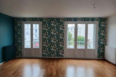 Appartement 3 pièces 913 €