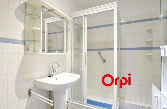 Appartement avec vue dégagée en centre-ville d'Oullins — photo 4