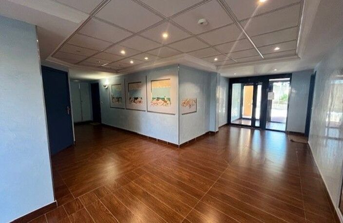 Appartement À Vendre — photo 2
