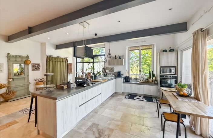 Chai rénové en loft de 152m², jardin, piscine, DPE A — photo 2