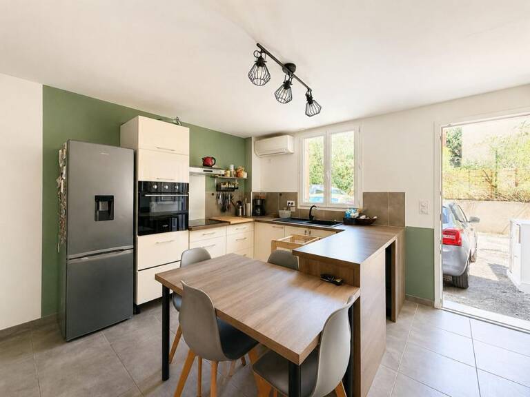 Nîmes maison de ville - T3 avec extérieur et 2 places de parking — photo 1