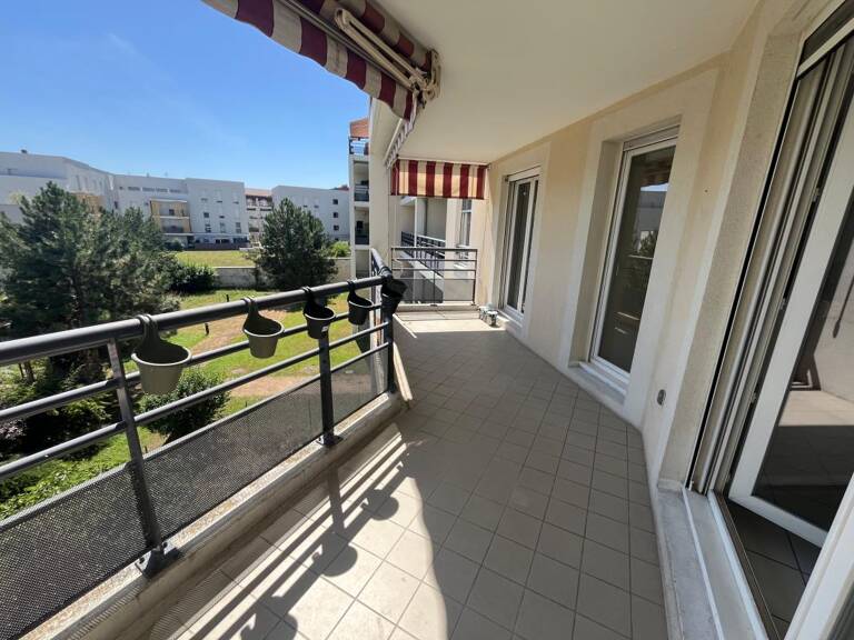Appartement T3 de 66 m² avec grand balcon plein Sud et garage – Pont-de-Chéruy — photo 1