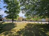 ENSEMBLE IMMOBILIER  DE PLAIN PIED 240 m² -  8 CHAMBRES - TERRAIN 5000 m² - PISCINE - GARAGES — photo 2