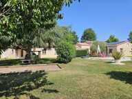 ENSEMBLE IMMOBILIER  DE PLAIN PIED 240 m² -  8 CHAMBRES - TERRAIN 5000 m² - PISCINE - GARAGES — photo 4
