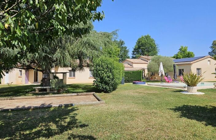 ENSEMBLE IMMOBILIER  DE PLAIN PIED 240 m² -  8 CHAMBRES - TERRAIN 5000 m² - PISCINE - GARAGES — photo 4