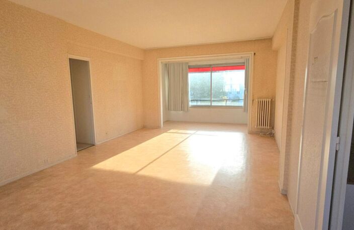 Appartement type 6, à rénover, situé au 4ème étage d'une copropriété avec cave et ascenseur — photo 3