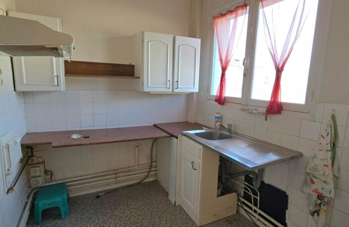 Appartement type 6, à rénover, situé au 4ème étage d'une copropriété avec cave et ascenseur — photo 4