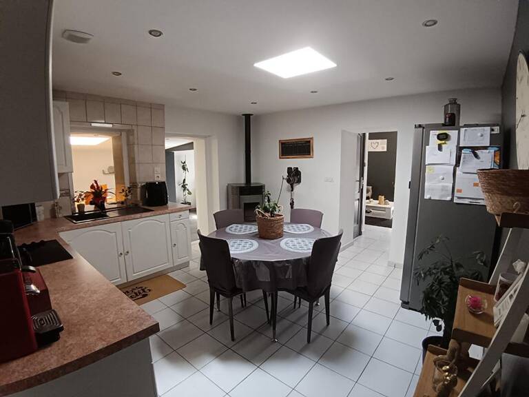 Maison d''habitation + studio + garage indépendant - 273000  TTC - CHALLANS — photo 1