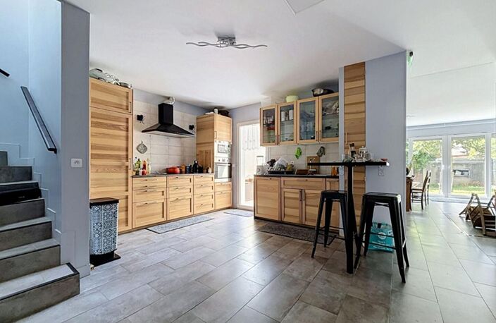 Maison  moderne à Villejuif de 225 m2 avec  7 chambres — photo 2