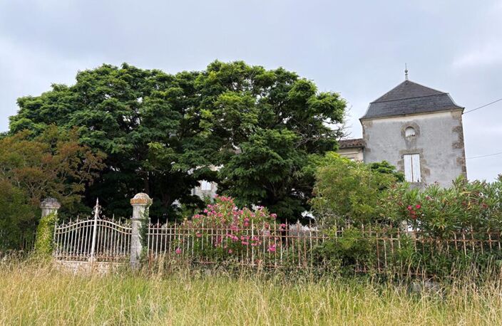 Château confidentiel à Massugas, dominant les côteaux, entre Pellegrue et Sauveterre de Guyenne — photo 3