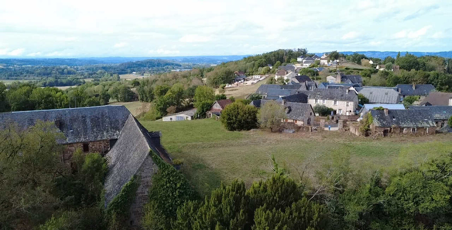 Charmante et grande propriété en pierre à rénovée avec terrain constructible — photo 1