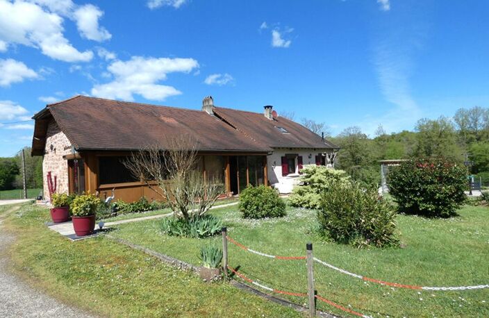 Maison 150 m2 habitables / 3 chambres / grange 154m² / terrain 9357m² — photo 2