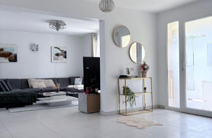 Volumes, luminosité et cadre privilégié pour cette belle maison familiale — photo 2