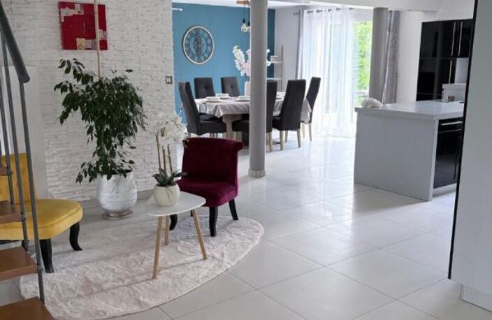 Volumes, luminosité et cadre privilégié pour cette belle maison familiale — photo 3