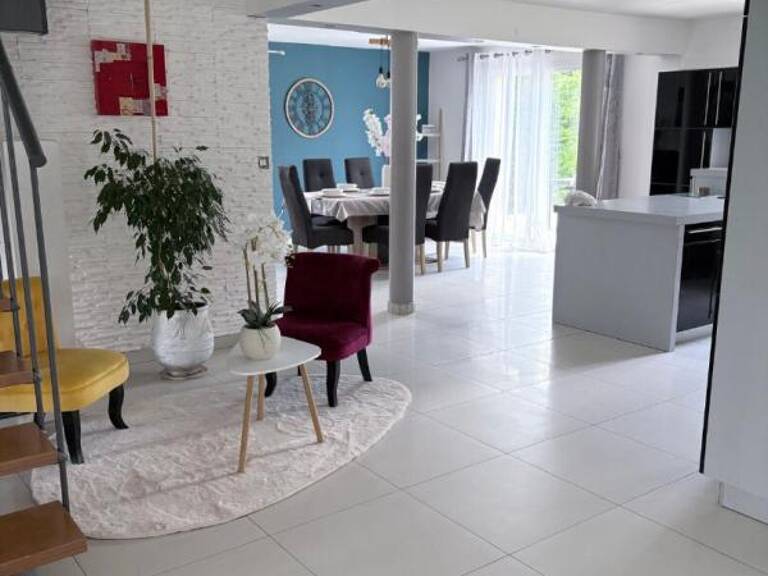 Volumes, luminosité et cadre privilégié pour cette belle maison familiale — photo 1