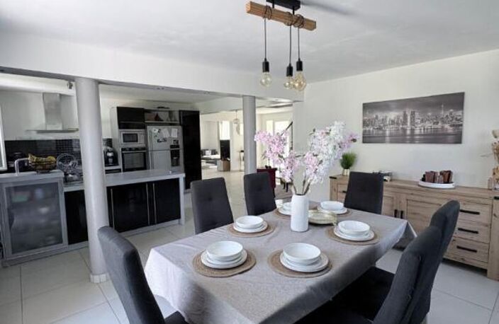 Volumes, luminosité et cadre privilégié pour cette belle maison familiale — photo 4