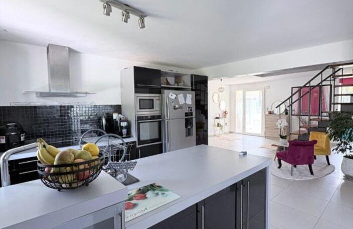Volumes, luminosité et cadre privilégié pour cette belle maison familiale — photo 5