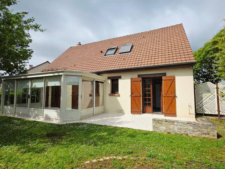 BOURGES MAISON 122M² 6 PIECES 4 CHAMBRES GARAGE SOUS-SOL JARDIN — photo 1