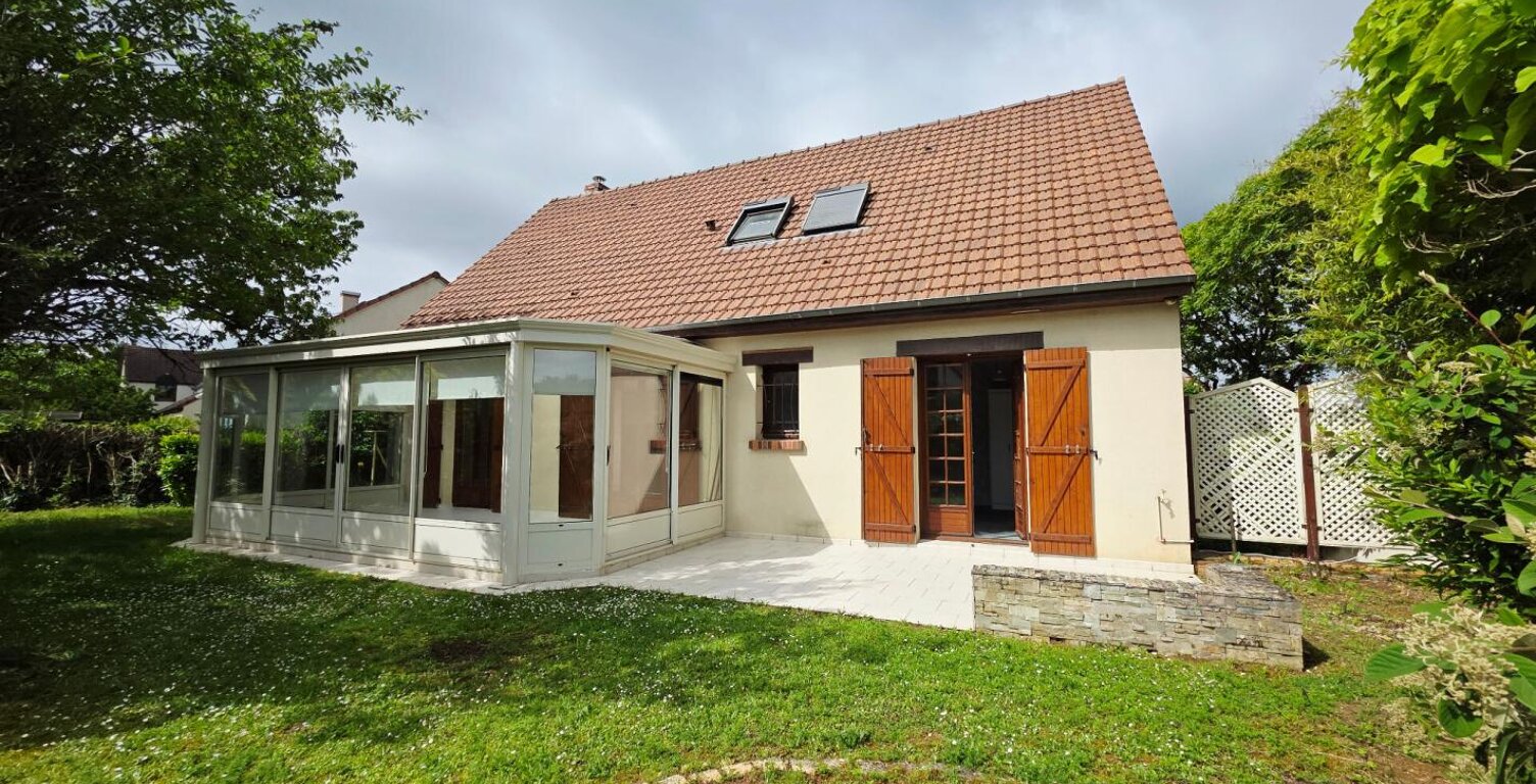 BOURGES MAISON 122M² 6 PIECES 4 CHAMBRES GARAGE SOUS-SOL JARDIN — photo 1