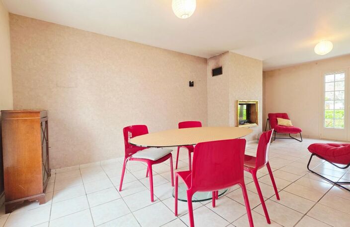 BOURGES MAISON 122M² 6 PIECES 4 CHAMBRES GARAGE SOUS-SOL JARDIN — photo 2