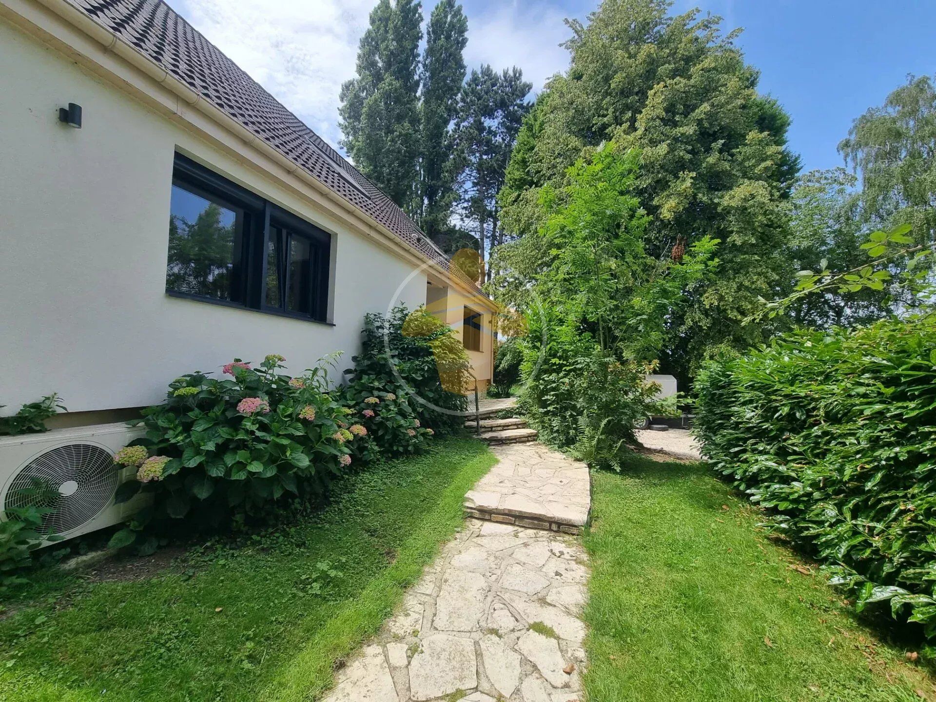 Maison 6 pièces 157 m² · à Frières-Faillouël · 157 m² · 272 700 €