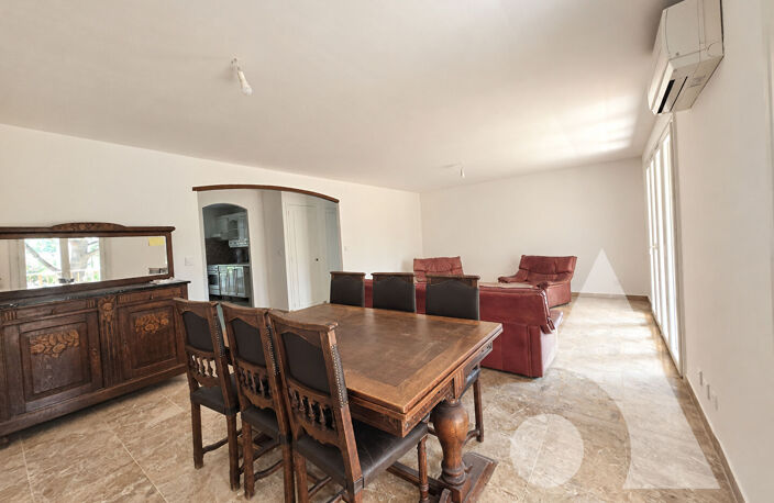Spacieux T3 de 77 m²env.  avec Terrasse, Parking & Cave - FREJUS PLAGE — photo 2