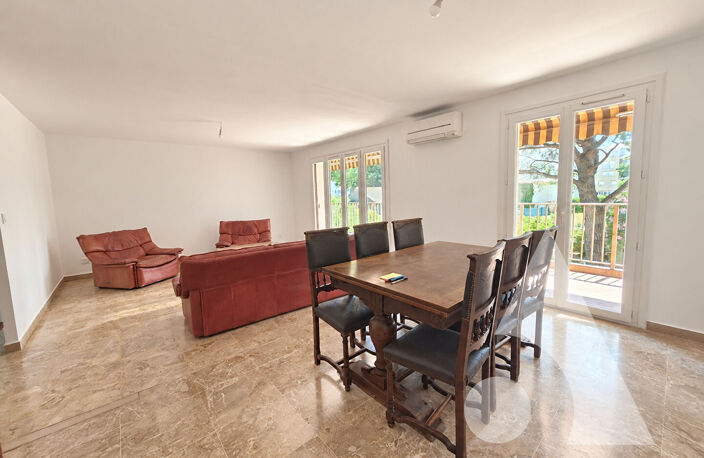 Spacieux T3 de 77 m²env.  avec Terrasse, Parking & Cave - FREJUS PLAGE — photo 3