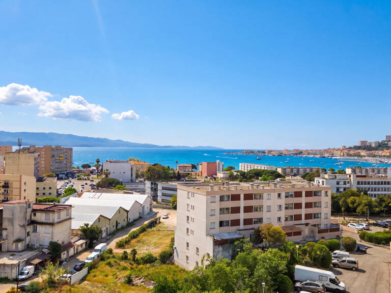 AJACCIO Entrée de ville - Superbe T3/4 rénové vue mer — photo 1