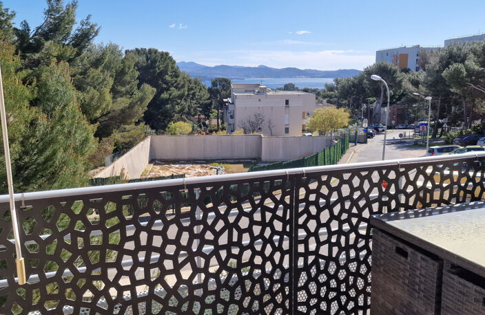 La ciotat : Appartement T4 familial rénové avec terrasse et — photo 2