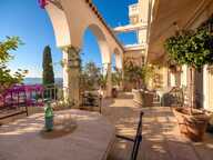 GRASSE – UNE ADRESSE CONFIDENTIELLE ENTRE VILLE ET HORIZON MER — photo 2