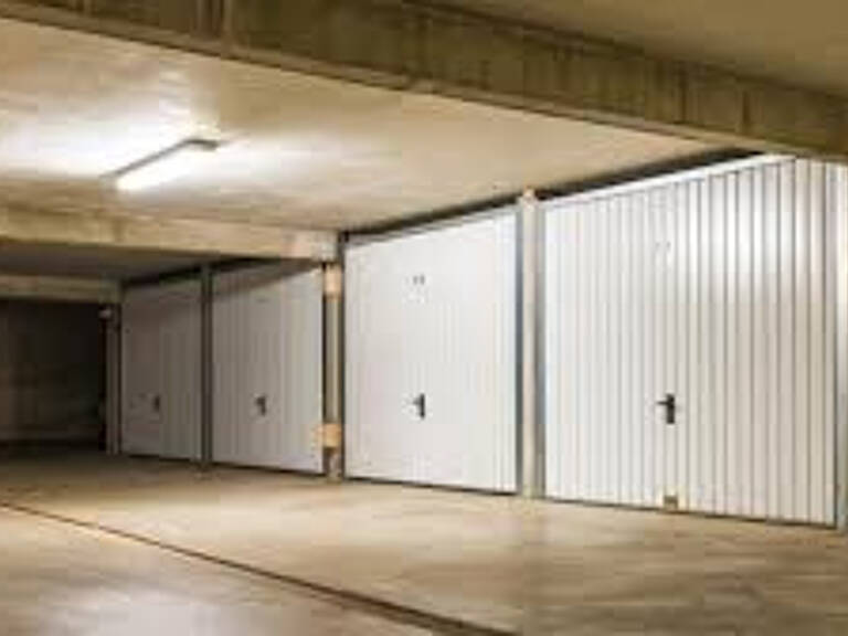Location Garage à Annonay , secteur Domaine de la Gare — photo 1