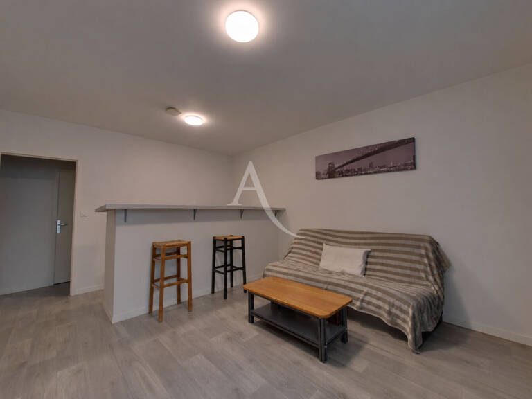 Studio avec terrasse — photo 1