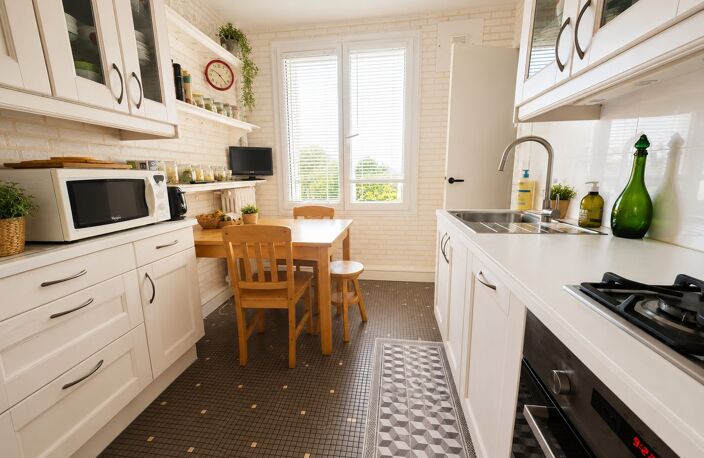 Tours Febvotte  Appartement T4, balcon, ascenseur et cave — photo 2