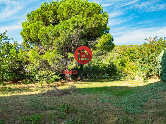 Terrain constructible 1 950m² quartier Lagaraud — photo du bien