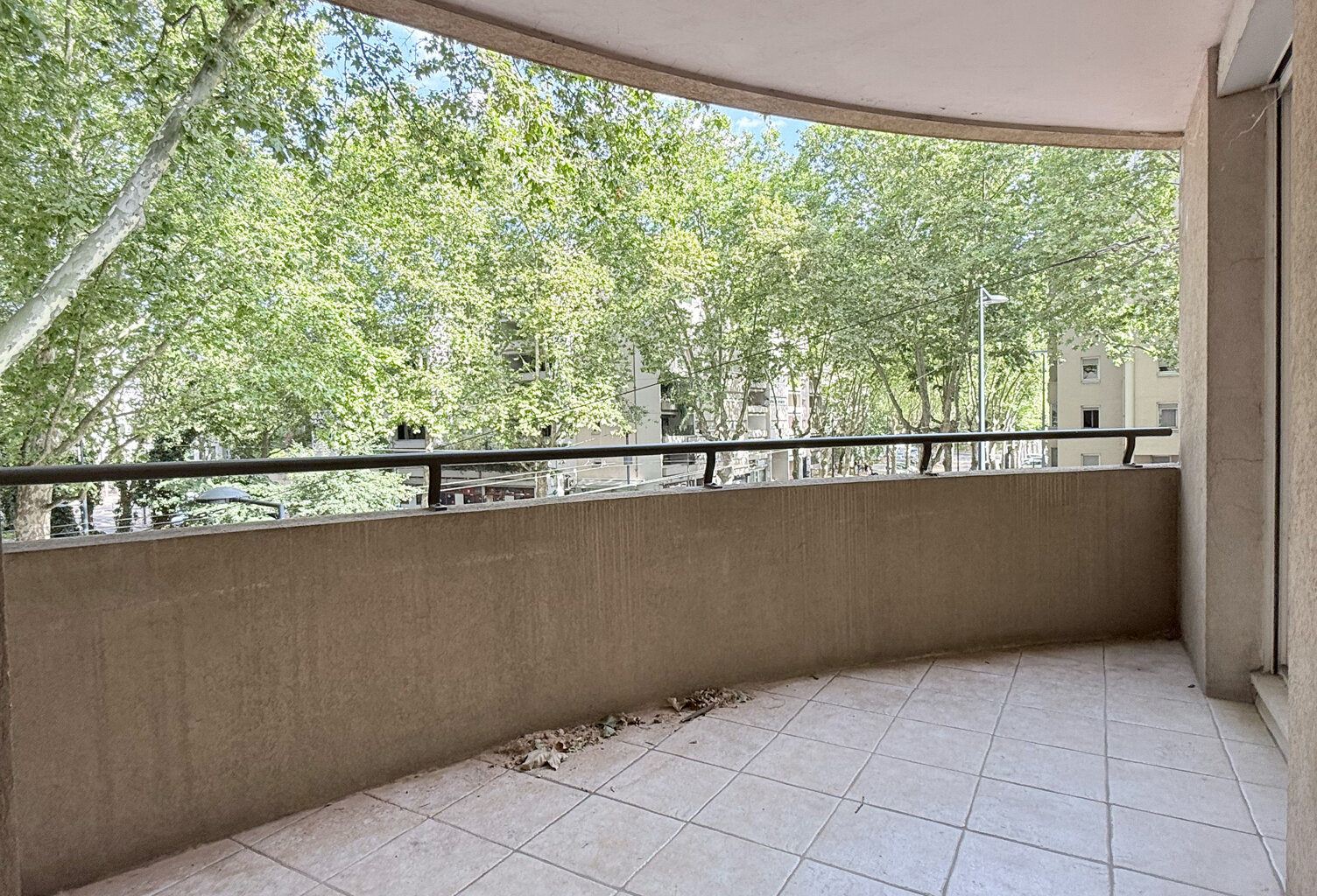 Grand T3 avec balcons et garage   Villeurbanne Charpennes — photo 1