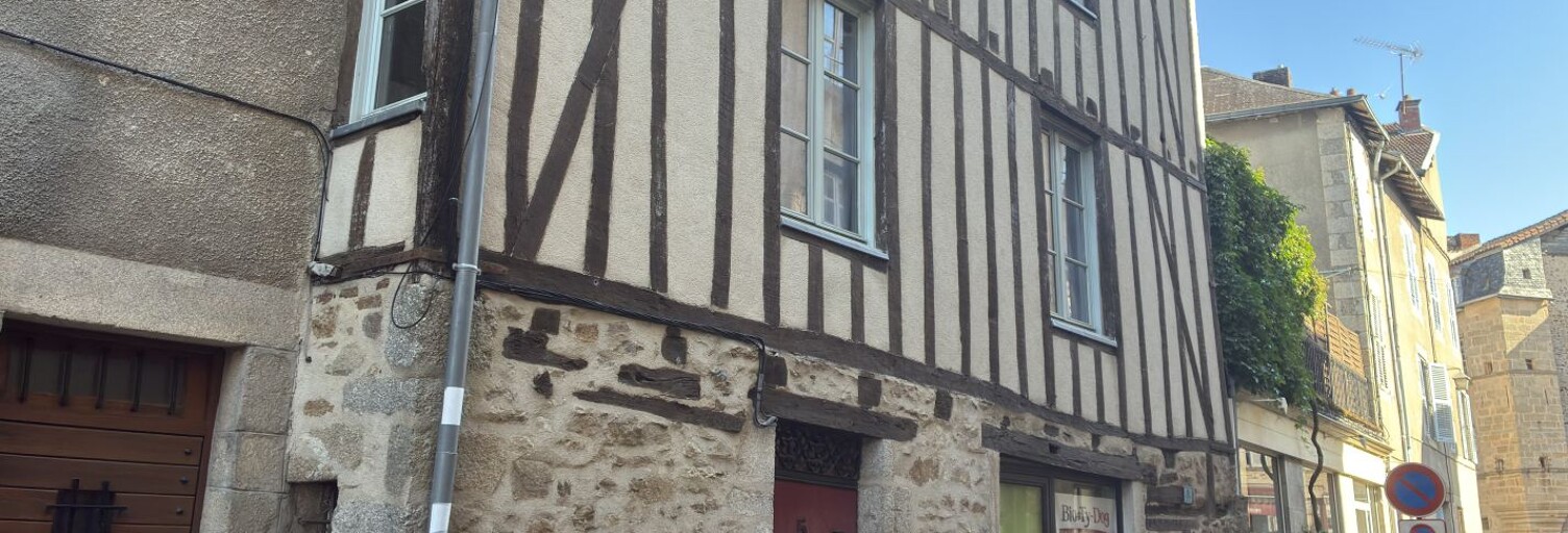 Immeuble  90 m² à vendre à Saint-Léonard-de-Noblat (87400)