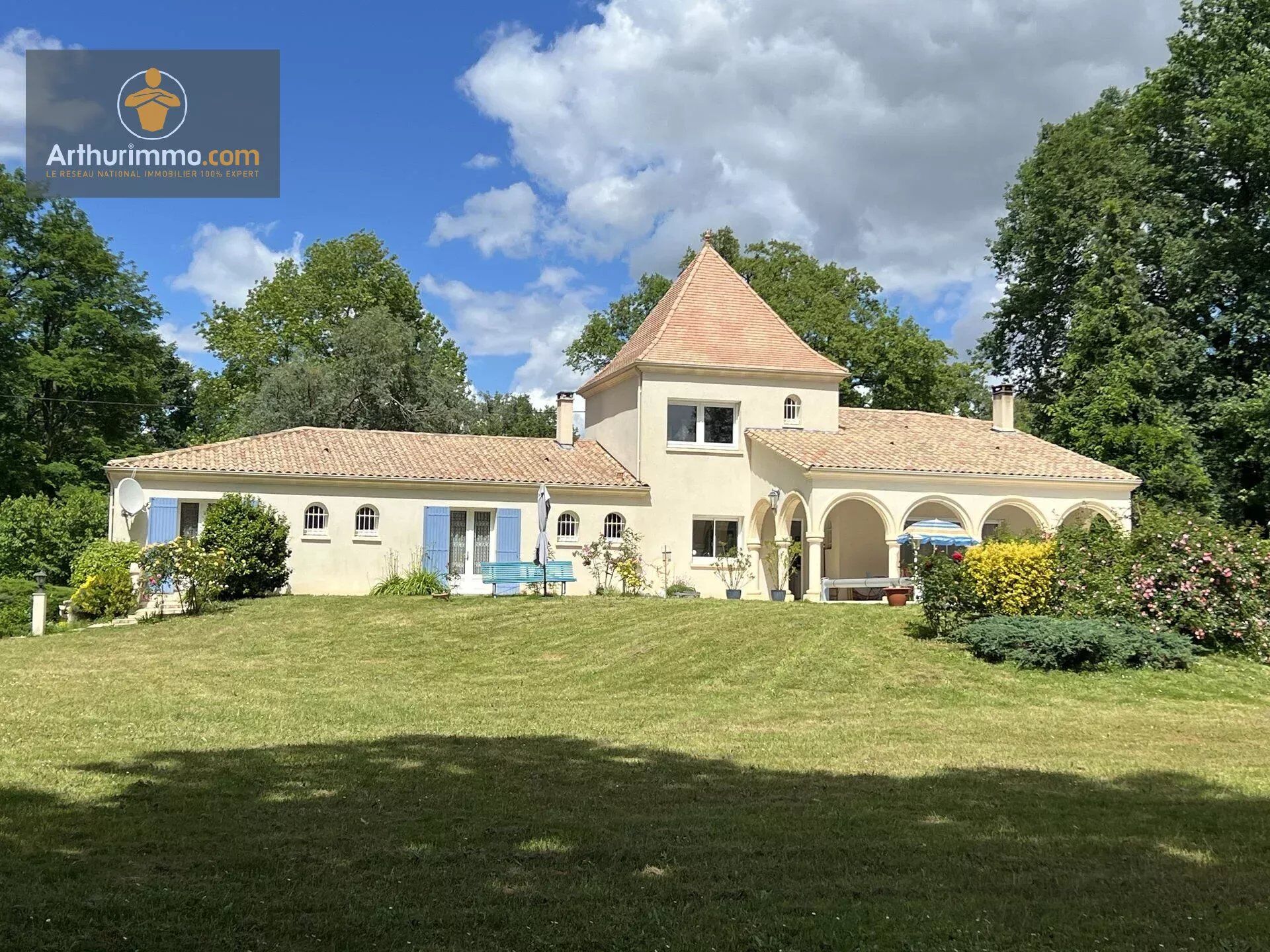 Maison 8 pièces 218 m² · à Fourques-sur-Garonne · 218 m² · 450 000 €
