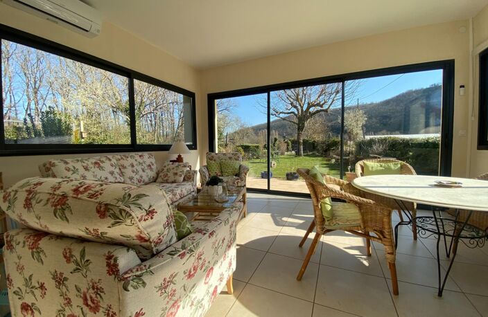 Maison spacieuse et lumineuse avec grand garage et piscine dans la vallée du Lot. — photo 3