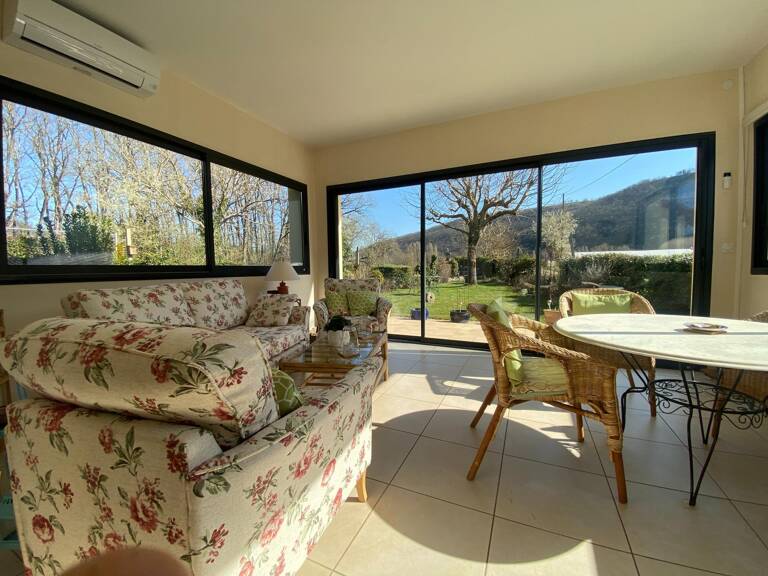 Maison spacieuse et lumineuse avec grand garage et piscine dans la vallée du Lot. — photo 1