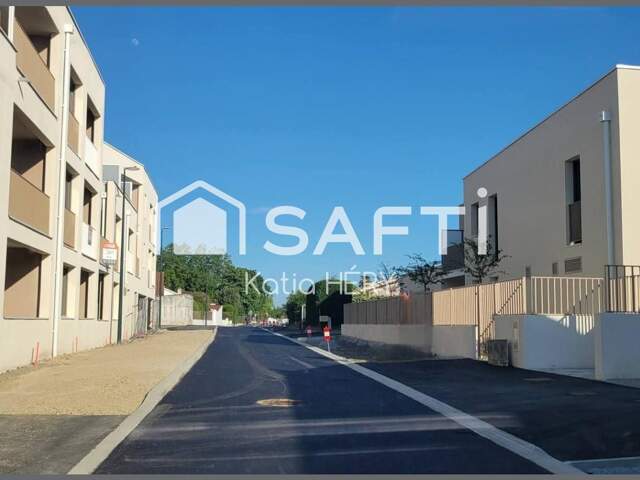 APPARTEMENT AVEC TERRASSE COUVERTE, JARDIN PRIVATIF ET 2 PARKINGS — photo du bien