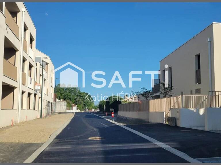 APPARTEMENT AVEC TERRASSE COUVERTE, JARDIN PRIVATIF ET 2 PARKINGS — photo 1