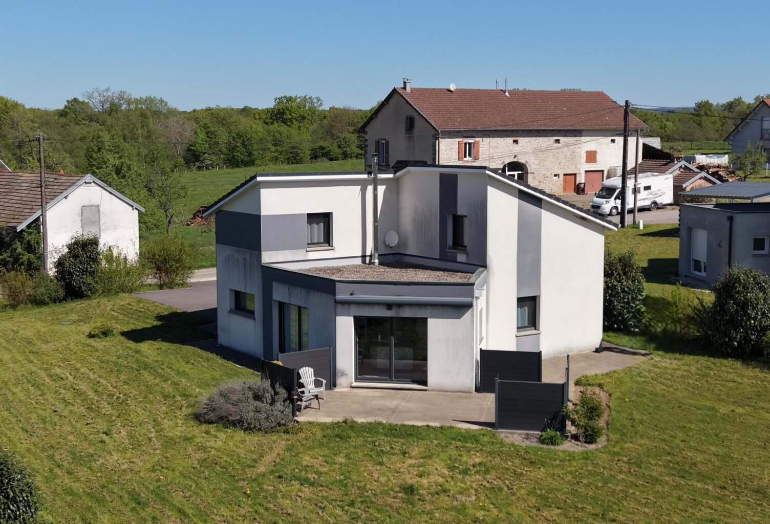 Maison 121 m2, 5 pièces 4 chambres sur 19 ares de terrain — photo 1
