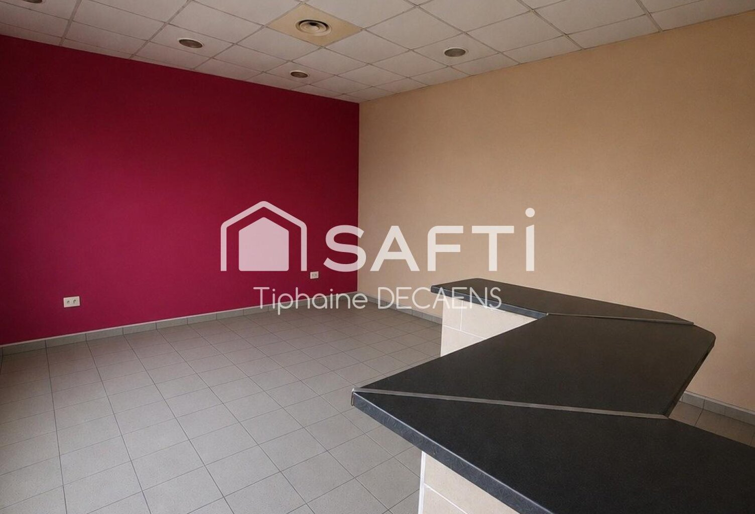 Local commerciale de 54m2 coeur de chinon — photo 1