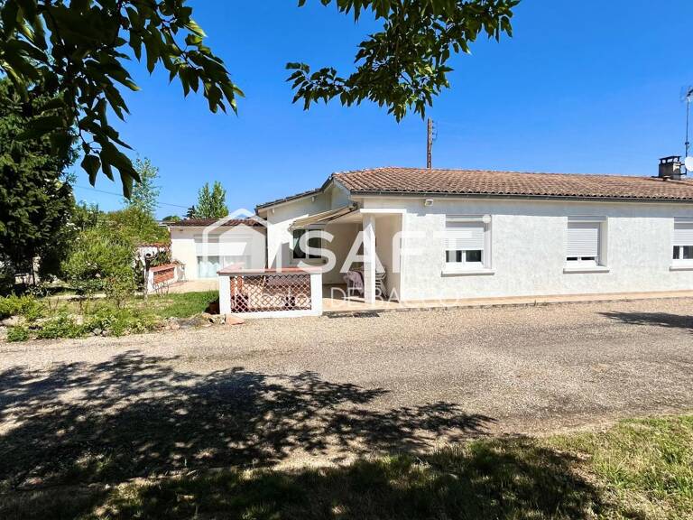 Maison de famille de 160 m2, sur une parcelle de 3220 m2. — photo 1