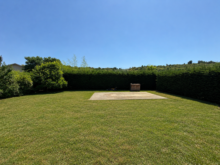 Terrain plat proche centre — photo 1