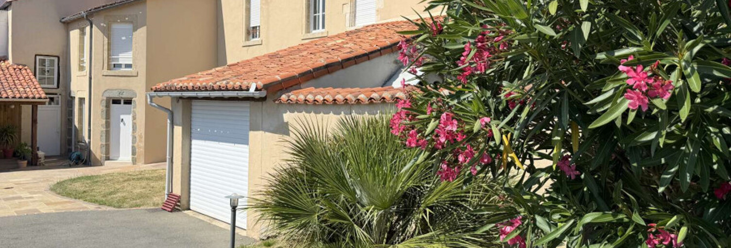 Maison 14 Pièces 235 m² à vendre à La Châtaigneraie (85120)