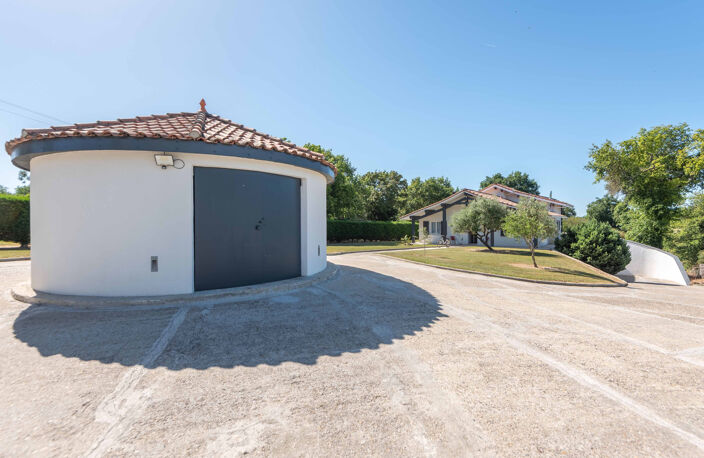MAISON MODERNE DE 175M2 - 6400M2 DE PARC - GARAGE DE 228M2 — photo 5