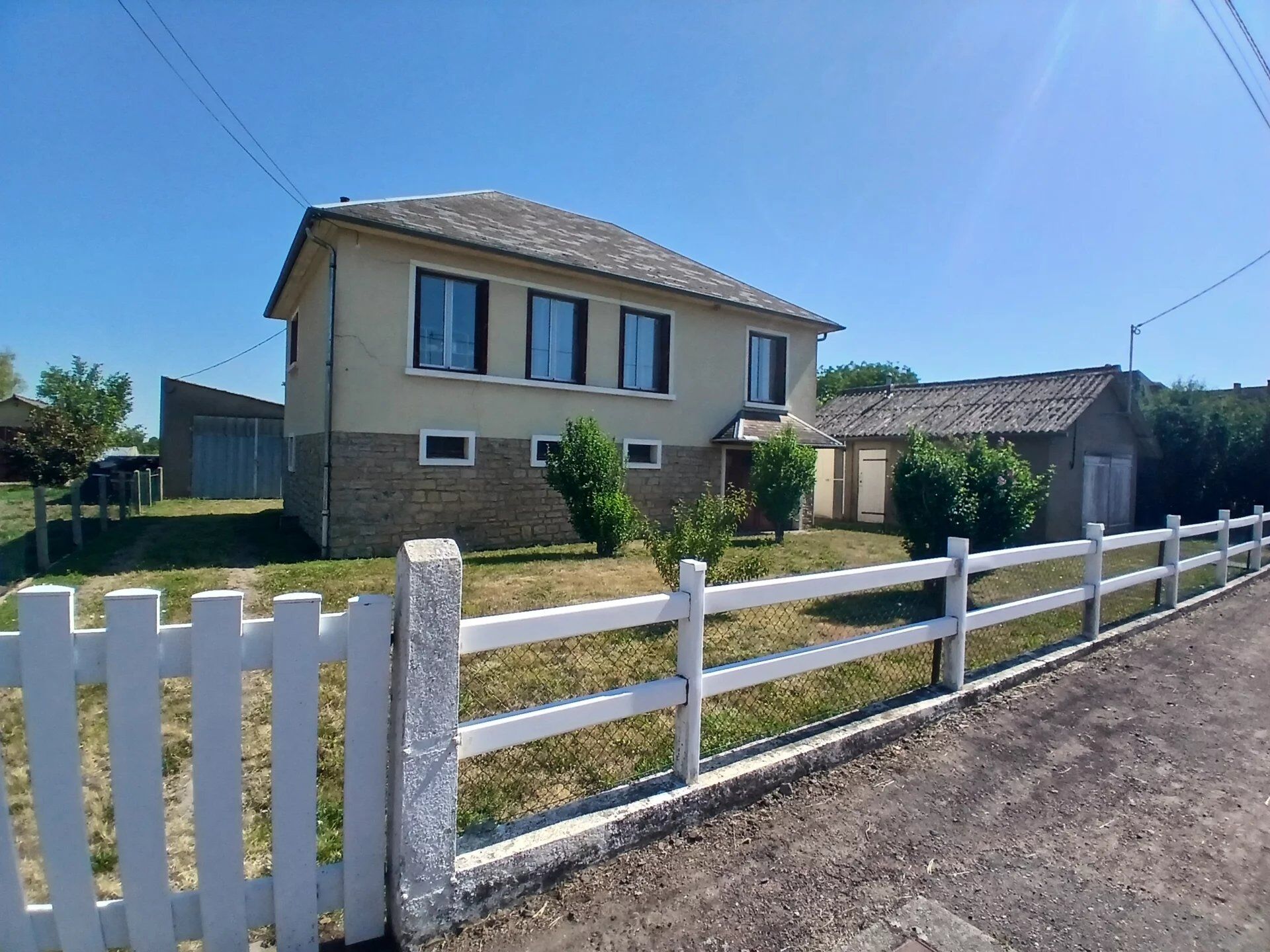 Maison 4 pièces 66 m² · à Cercy-la-Tour · 66 m² · 73 000 €