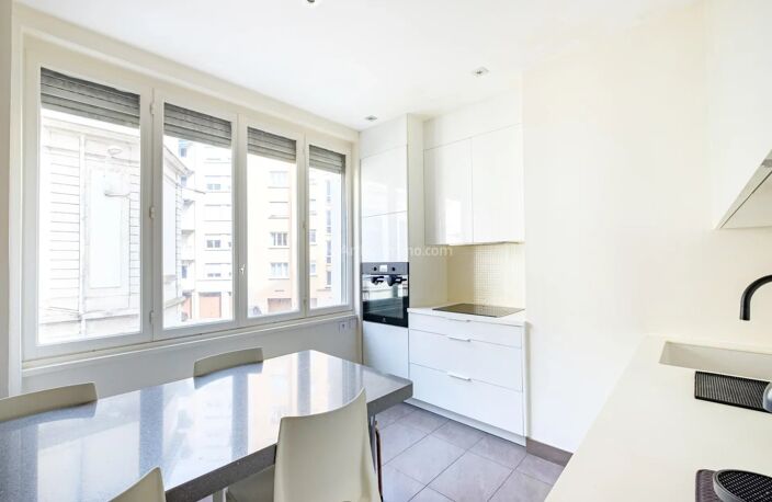 À vendre – Superbe T4 familial de 138 m² – Lyon 6ᵉ, à deux pas du Parc de la Tête d’Or — photo 4