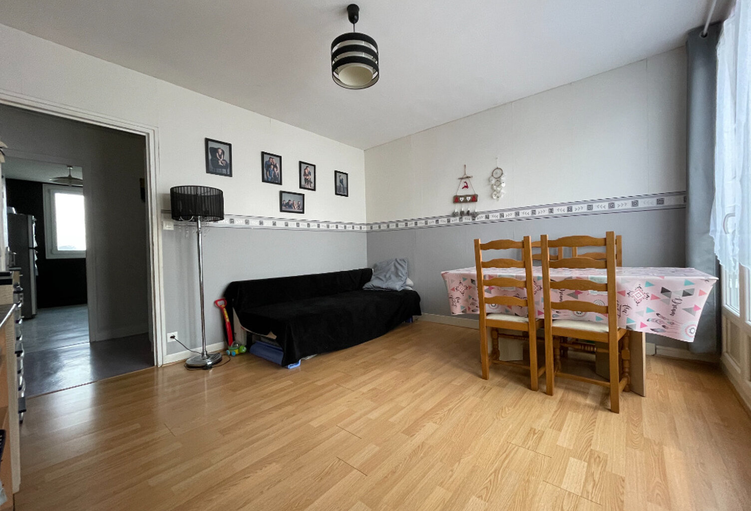TRES BEL APPARTEMENT DE 66 M2 REFAIT A NEUF SITUE AU 4ème E — photo 1